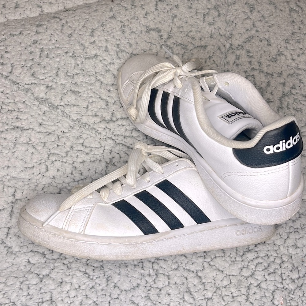 Adidas 28Y001 Low Top Lace Up Round Toe White Sneakers, size 7.5